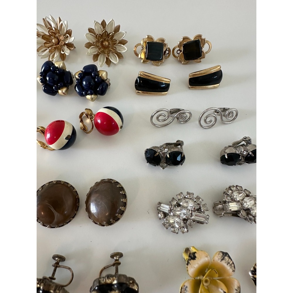 Clip On Earrings Lot 22 Pr Silver Gold Crystals Flower Starburst Mixed Vintage - Picture 5 of 9